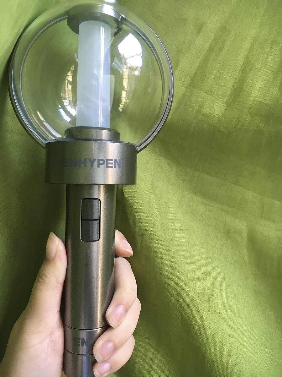 sungjayjake's tweet photo. wts lfb ph

🛒 official unsealed enhypen lightstick / engene bong
🖇 original price: 1,600, if can PAYO: 1,500

to claim: mine/dm me

⁃onhand
⁃used once
⁃box has dents
⁃complete inclusions w/o photocards 
⁃has battery slot
⁃no batteries included https://t.co/QJSvcyIkBk