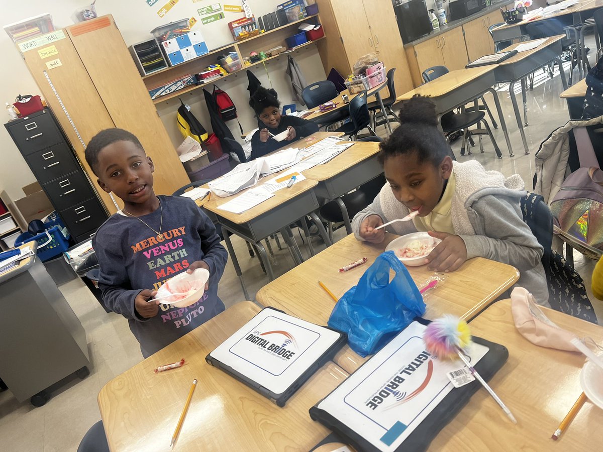 MichelleDenson8's tweet photo. #CelebratingGROWTH#MapTest#2ndGrade! McDonald’s for lunch and Ice Cream Social 👏🏽👏🏽👏🏽2nd Grade @melsithole @SharpeSystems @marcopitts @SDMitchell61 @JohnsonTAGLit https://t.co/wl6HuQsiJO