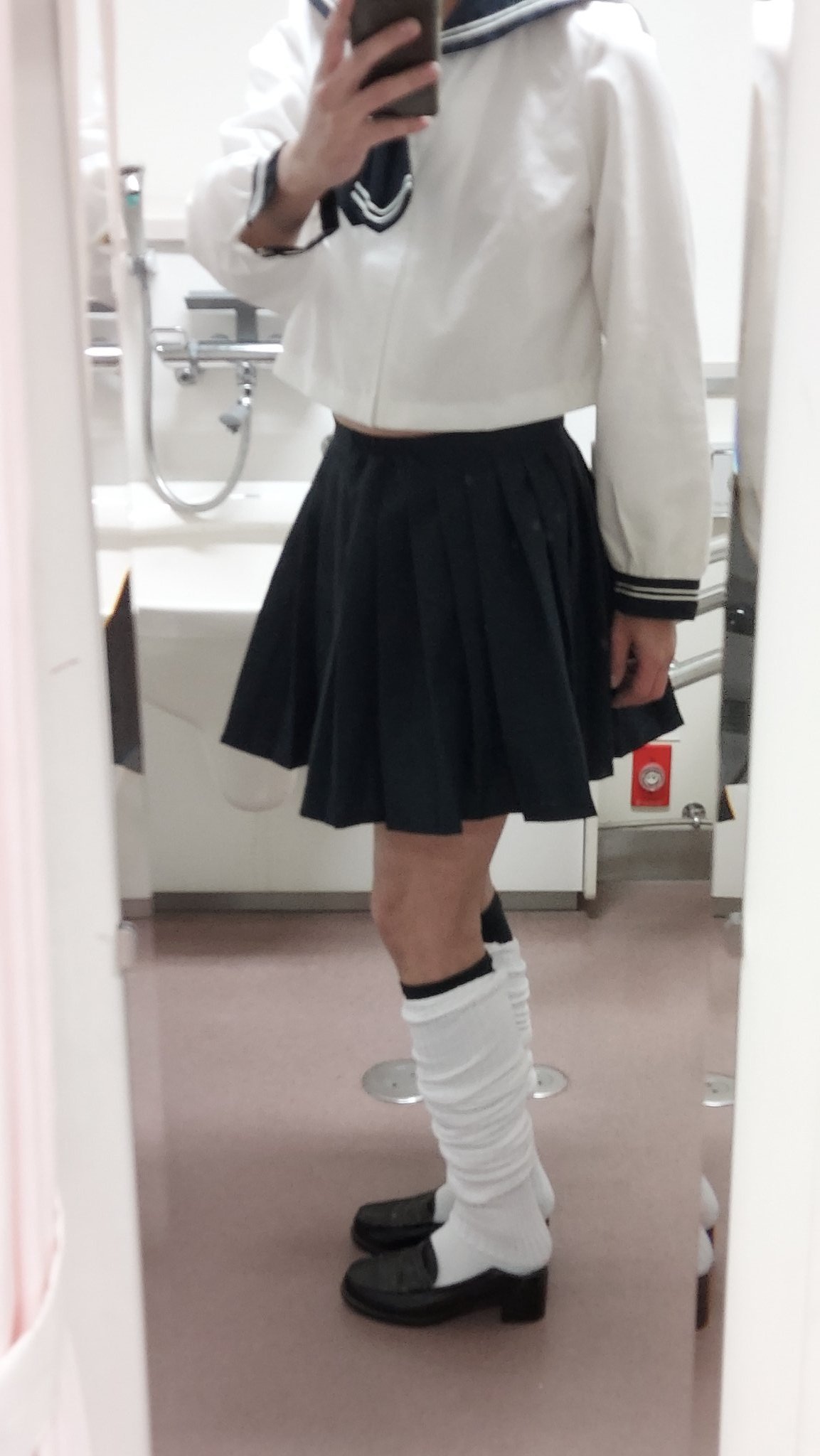 エロルーズソック踵踏んであ 