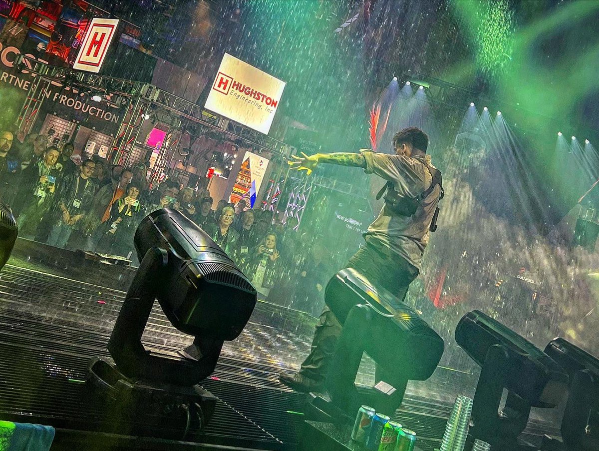 The Robe Way tweet media