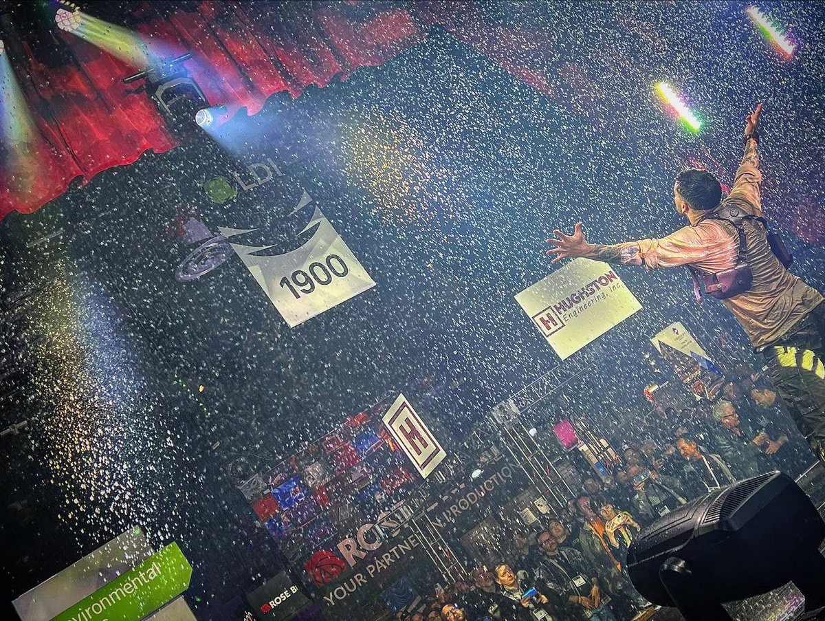 The Robe Way tweet media