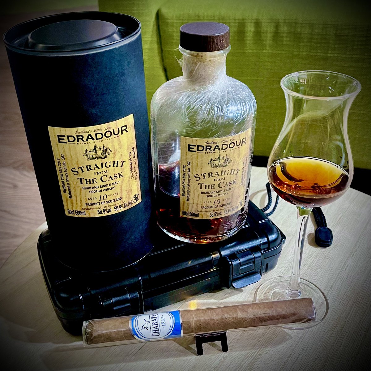 CroviesLi's tweet photo. #Edradour 10yo 2012 SFTC Sherry Butt 276

Score 97/100, wonderful dram, always get lost in it, hard to find ways out.

Strong, round, rich, quite balance with plum syrup, hot chocolate, aged rum, winter spice, brown sugar......

Photoed on 18.11.2022

#Whisky #tastingnotes #Cigar https://t.co/TGkcel1TQT