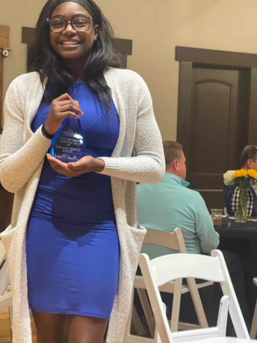 ShockwaveTupelo's tweet photo. Congrats to Kinslee Carter winning the JV Volleyball MVP award last night! 🎉🎉🎉 Way to get after it! https://t.co/XmEg6zZYHv