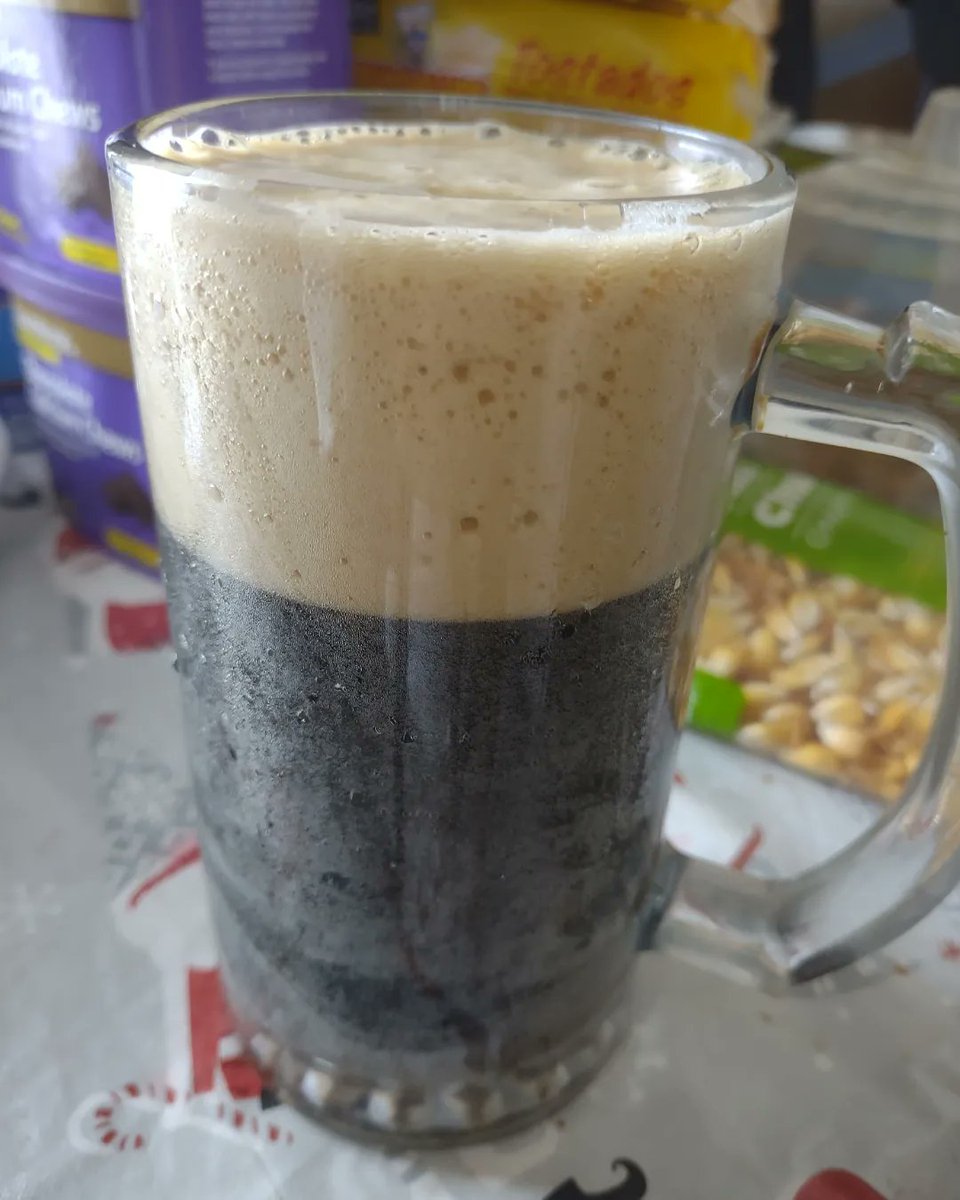 Hsinack's tweet photo. Nueva #PEPSINitro (not sponsored): Tenía miedo que se me pegara la lengua a la lata y lo serví en mi vaso Chopp y que cool verla POP! https://t.co/BBy7EBZibE
