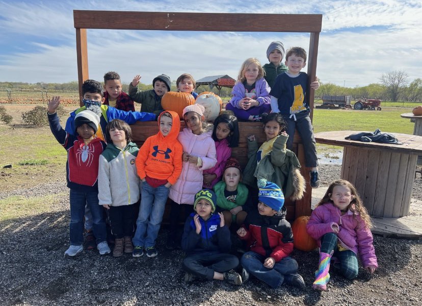frazierskinders's tweet image. Pumpkin patch trip to wrap up their learning on the pumpkin life cycle!