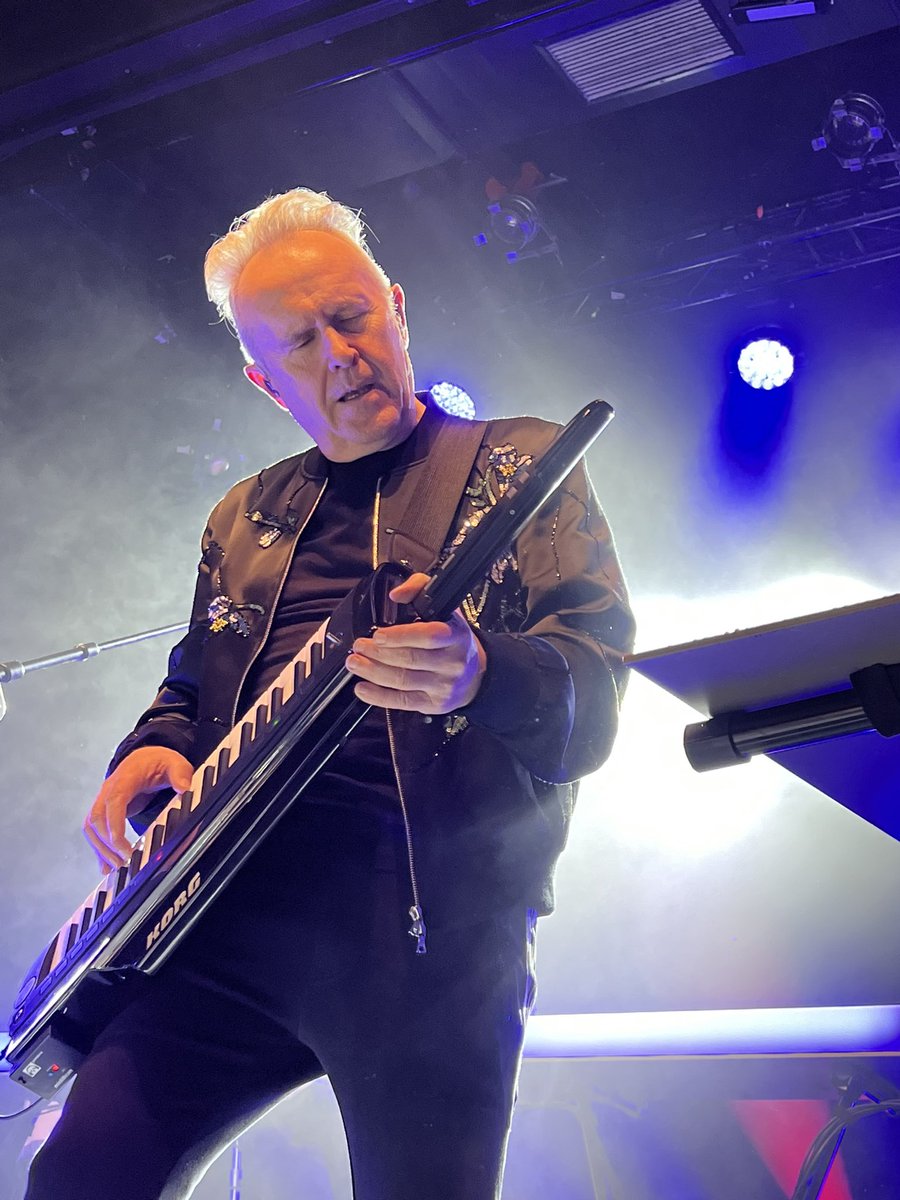 NikkiBCasey's tweet photo. Fabulous show in Berlin. The place was rocking. @howardjones #Transform #Dialogue #hopeitsnotmylast https://t.co/Lnwu2FZZKQ