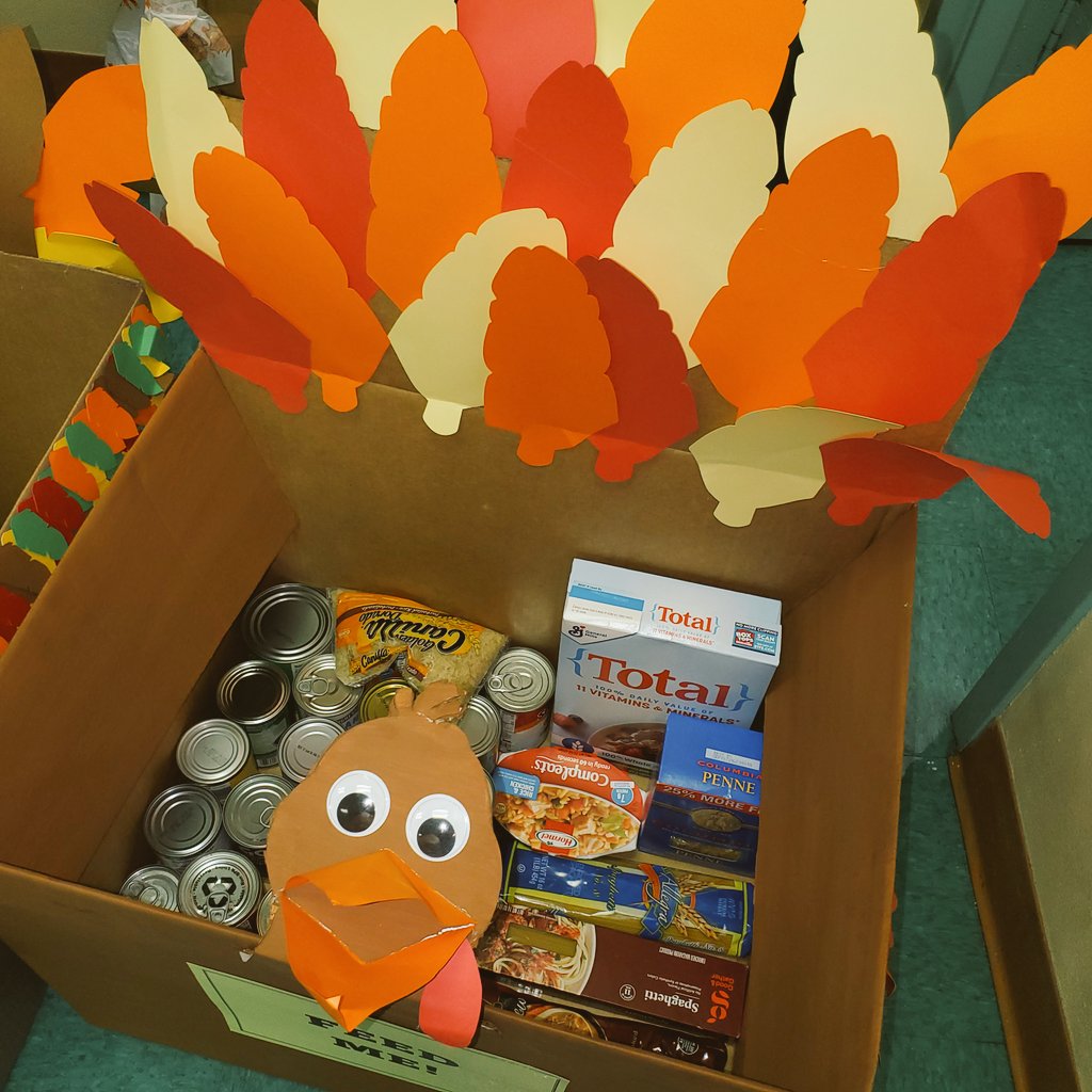 proudmom3x's tweet photo. NEHS members sorting through donations and creating boxes to give to families in our community for Thanksgiving. @ElBanyan @MariTereMDCPS @MDCPS @NatHonorSociety #BEgiving https://t.co/Ik5BEFTvEA