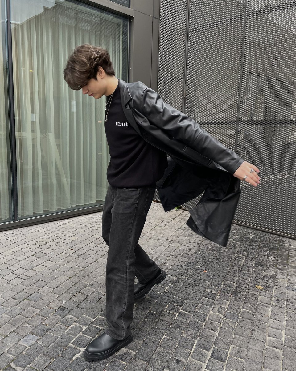 okeyalecs's tweet photo. Don’t be afraid to look like Neo from The Matrix https://t.co/HaRoAyuTO1