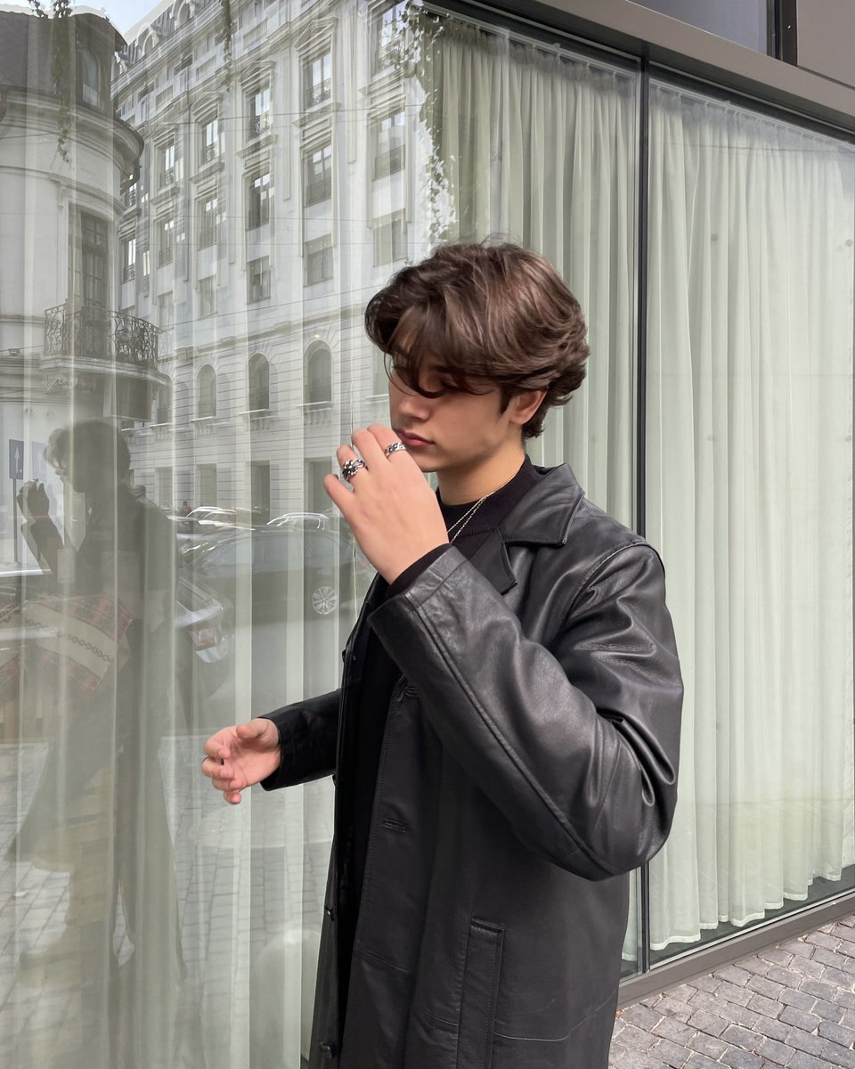 okeyalecs's tweet photo. Don’t be afraid to look like Neo from The Matrix https://t.co/HaRoAyuTO1
