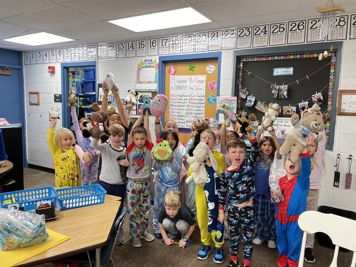 marnellandrea29's tweet image. Today we celebrated STAR behavior at our STAR movie party! They sure did have fun! @VV_Voyagers #fabulousfirsties #starbehavior #pajamaday #movie