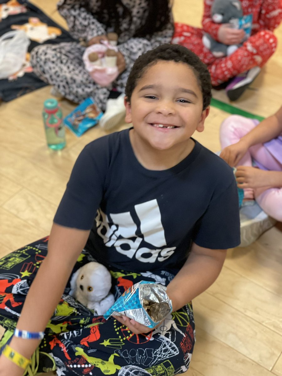 marnellandrea29's tweet image. Today we celebrated STAR behavior at our STAR movie party! They sure did have fun! @VV_Voyagers #fabulousfirsties #starbehavior #pajamaday #movie
