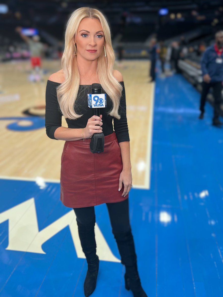 SharlaMcBride's tweet image. Courtside tonight 🏀