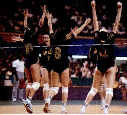 LendasOlimpicas's tweet photo. Isabel Salgado, Brasil 🇧🇷.
Voleibol feminino.
7º lugar.
Jogos Olímpicos, Los Angeles 1984.
#isabelsalgado #brasil #olympics #losangeles1984 #lenda #legend #isabel #voleibol #volleyball #cob #longbeacharena #jogosolímpicos #olympicgames #bra https://t.co/DvpnL1Lh4V