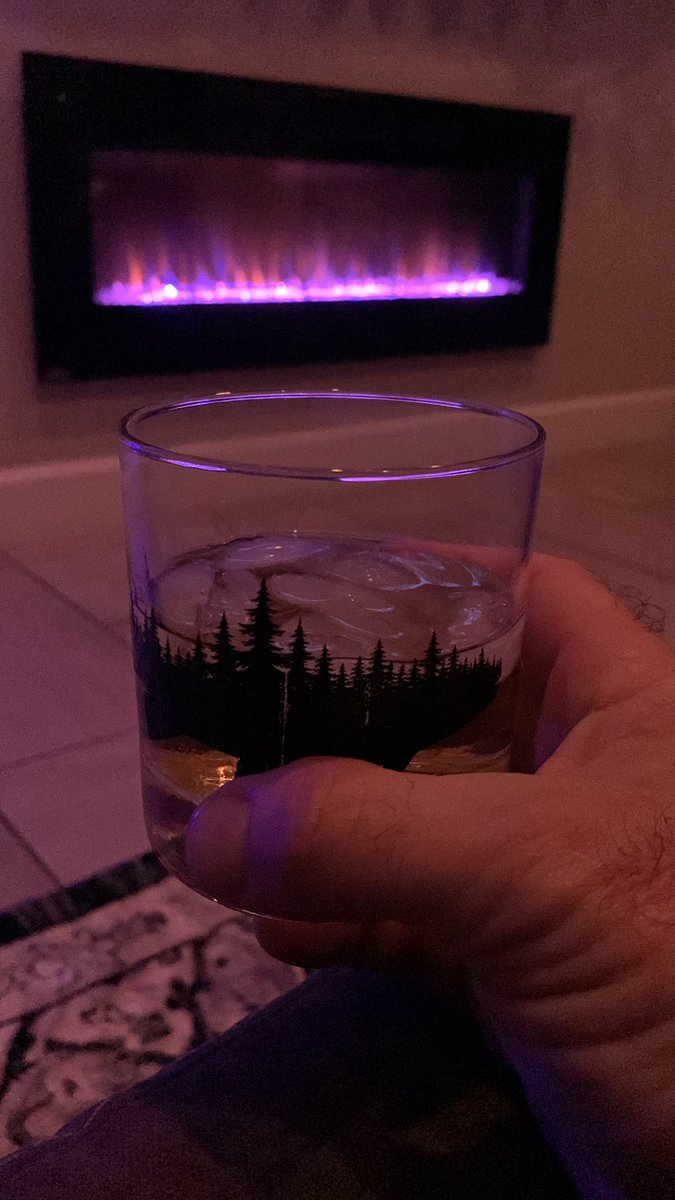 Ragefreedom50's tweet photo. A little Jack and ginger for the holidays coming up. #jackDaniels #jackapple #drinks #holidayseason #whiskey #FridayNightFrills https://t.co/BY97BBCXFw