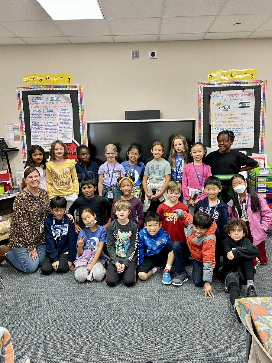 Thankful for this sweet crew of 3rd graders! Happy Thanksgiving! <a href="/TWEHowl/">Tom Wilson Elementary</a> #twehowl
