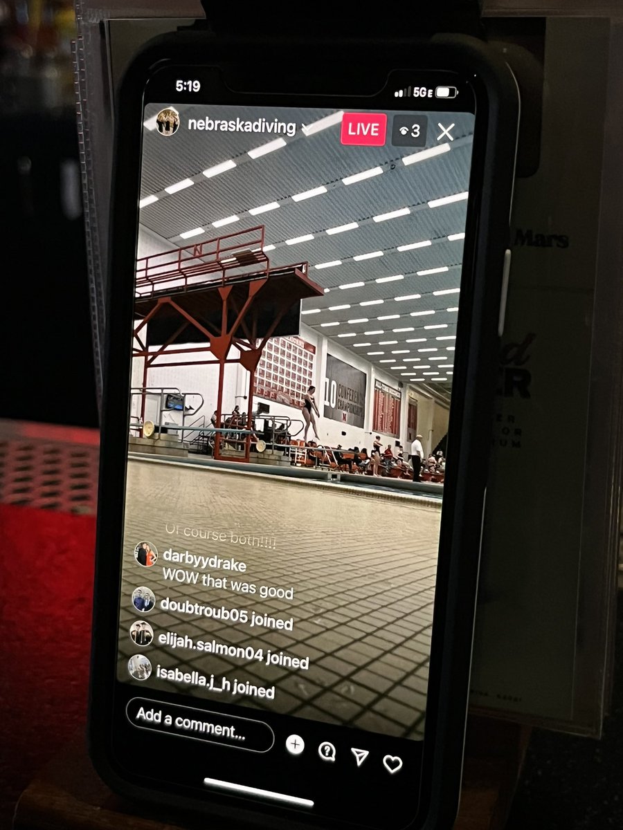 CoachHinze's tweet photo. How we watch @reagan_hinze’s meets most of the time.

🥇on 1m with maybe her most consistent list ever (&amp; another zone cut);🥈on 3m with zones already secured so trying new things.
TX➡️NE #GBR #Family #GoSwimRed 

@HuskerSwimNDive @derrickpearson https://t.co/7PAPT4j3pT