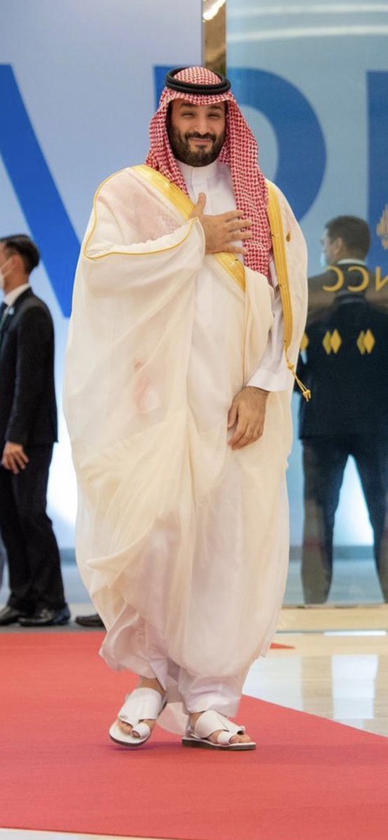 MASHAL_ALHARTHY's tweet photo. القمة اللي حافها حوف..ثم طار
                              وحوّل على شرق آسيا كلبوها
في كل دارً  لـه  معـزة  و مقـدار
                             ودارً ما ترجي جيّته لعنبـوها.. https://t.co/lkAcoqZrEh