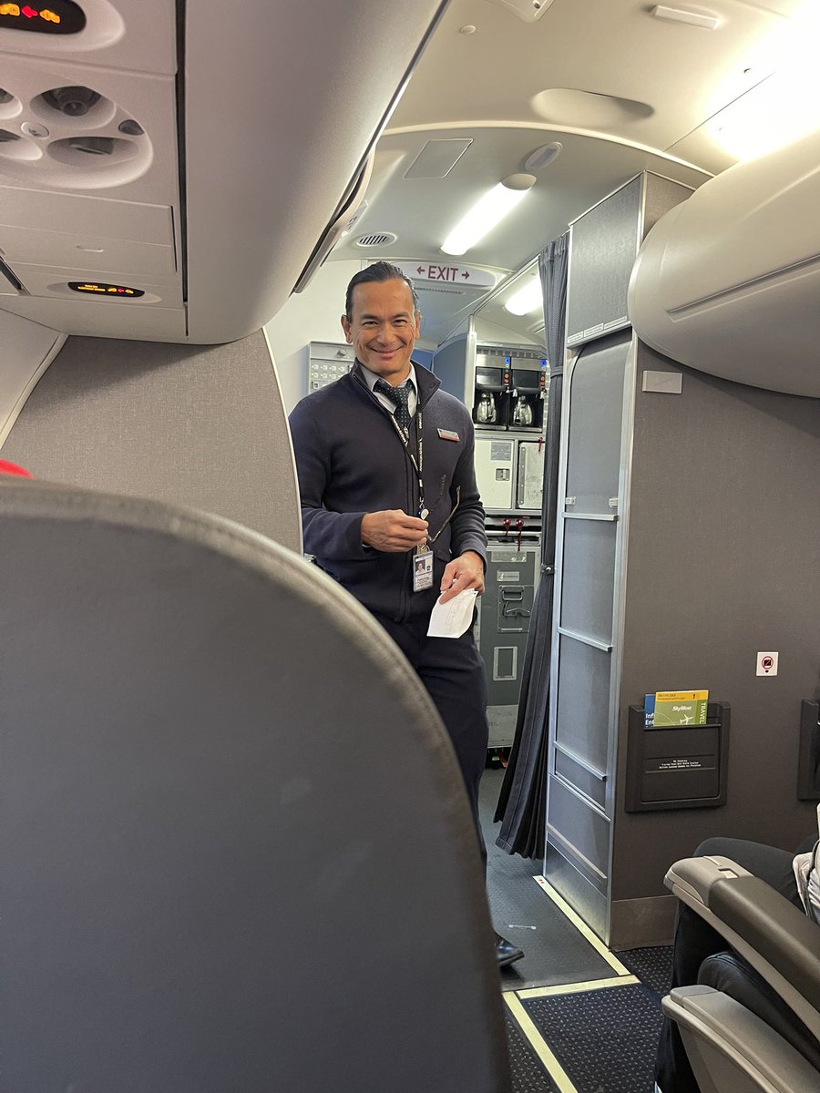 For those who fly often know there are issues at times. Behind #AmericanAirlines is a team. People like this guy who go above & beyond for all the passengers. In a month of appreciation, thanks to him & the #SMF #americanair team. #executiveplatinum #americanair