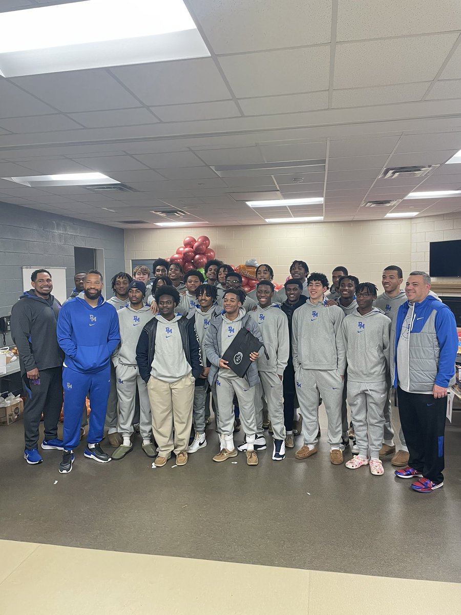 DeMatha Basketball on Twitter "Tonight our team helped pack more than