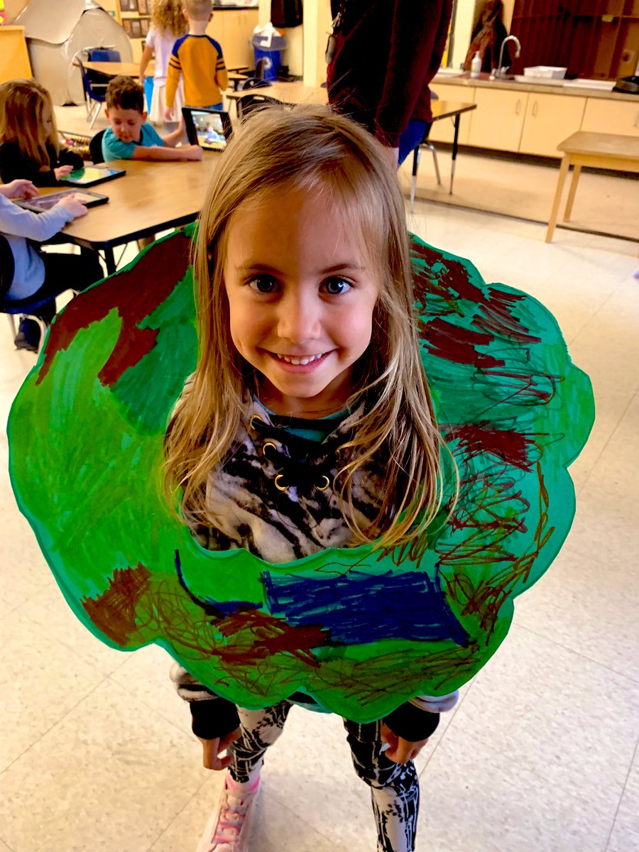 sellar_wood's tweet photo. It’s official, the count down has begun in our class and decorating is a huge interest. We love following the lead of our kindergarten students. The joy is real for students and teachers. 🎄 #followtheirlead #playislearning #countdownready @GEDSB #joyinthejourney https://t.co/2OZ4Bppa9n