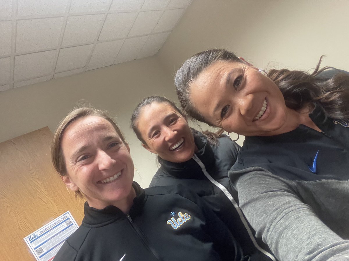 Gameday!! Go get it Women’s  soccer! 💙💛Good luck in Second round at YOUR house!!👊🏼