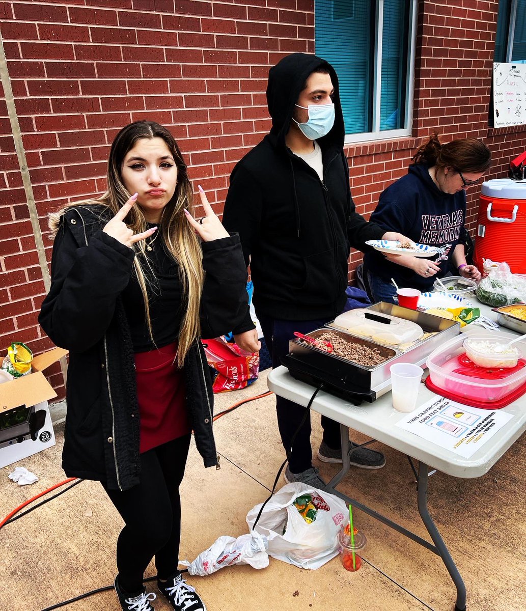 VMHSdesign's tweet image. Another successful food fest thanks to some amazing students!! 🌮🥤#streettacos #horchata #saveteranshs #foodfest #fundraiser #graphicdesignstudent #studentorganization #skillsusa #sanantonio