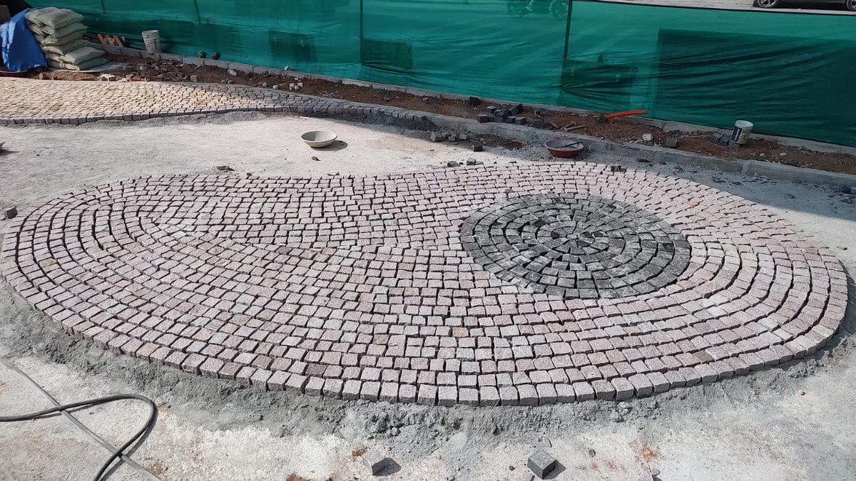 Ratnakar_SE's tweet photo. Junction Improvement by  Jana Urban Space @ Rajiv Gandhi Circle Somajiguda. Goal is Hassle free traffic, Pedestrian safety and giving boost to ambience &amp; aesthetics.Cobble flooring work in Progress. @CommissionrGHMC @GadwalvijayaTRS @arvindkumar_ias @ZC_Khairatabad @GHMCOnline https://t.co/iyGpysK9sq