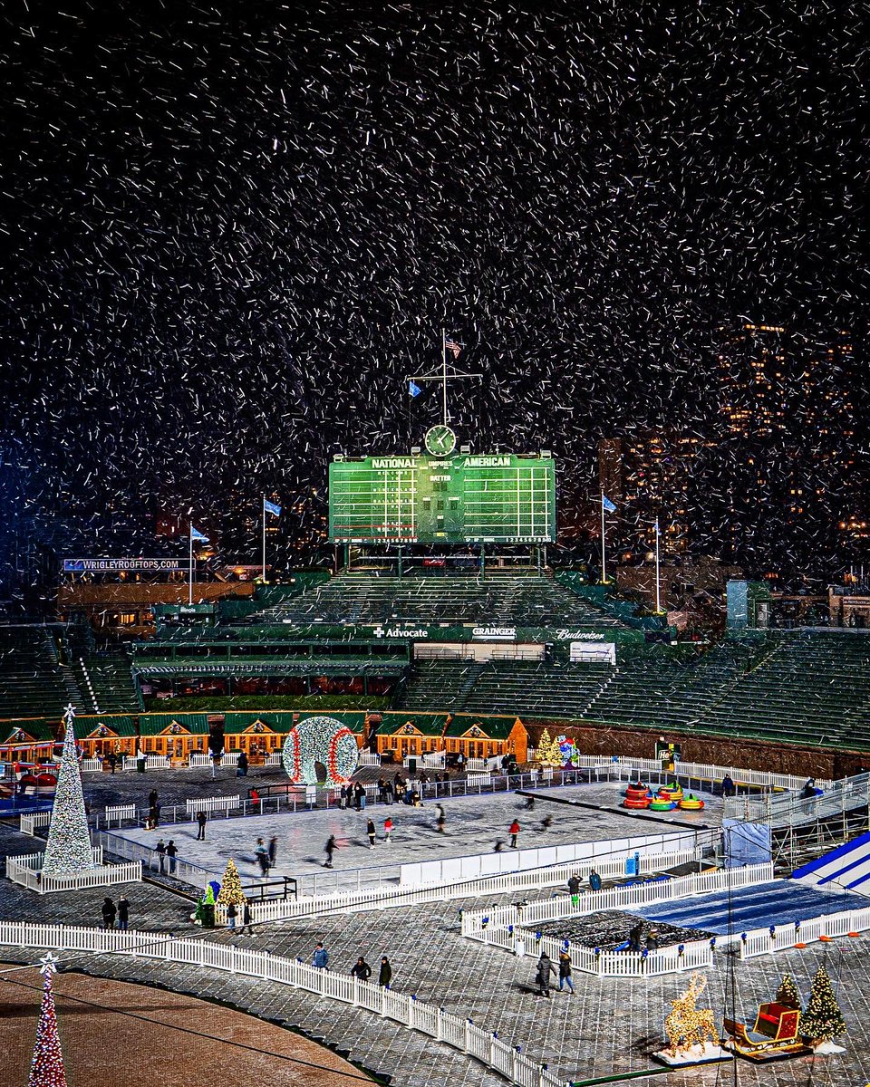 JoshuaMellin's tweet photo. ☃️ Fresh powder at the friendly confines for opening night of Winterland at Gallagher Way at Wrigley Field #Chicago @Cubs https://t.co/BXAcNbRQfd https://t.co/WAAhTYsTmP
