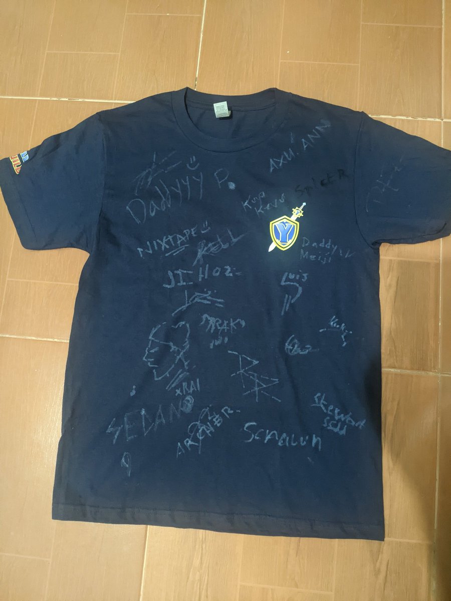CBoogie_25's tweet photo. Thank you so much for the autographs
@Jihoz_Axie @ruthlessredge @ExtraRaiGG @Stewart_ssdd @nixeniego @kuyakevs5 @kookoocryptotv @SprakyYGG @johnsedanoNFT @MikeOvecka @ArcherPerezz @AxUPtZYGG @helloluis @kell_ygg @crypto_abcd @ScrawnExelsi 
(I can't tag some of them) #AxieInfinity https://t.co/5gA4iowMZm