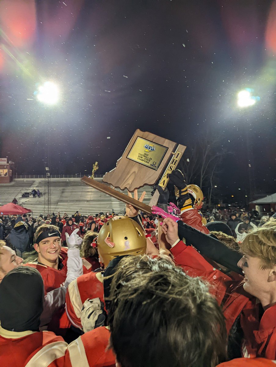 FootballAndrean's tweet photo. Club Dub! Got a date with Lucas Oil on Friday! #TraditionNeverGraduates https://t.co/cpvZEaO01I