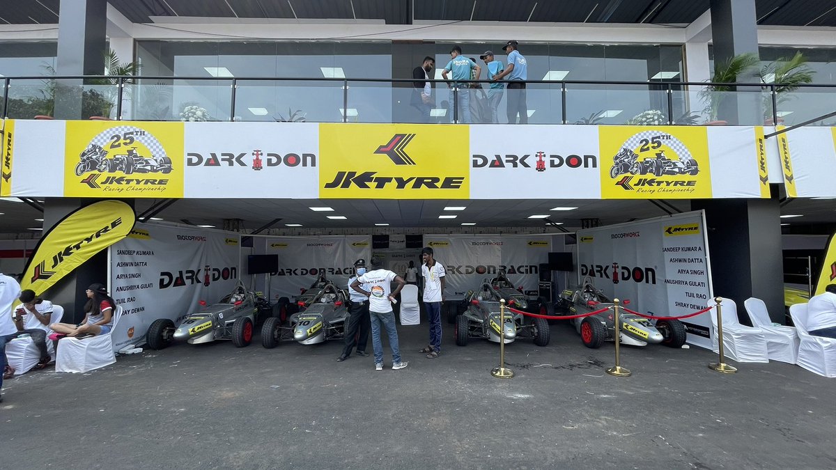 HiHyderabad's tweet photo. #DarkDon Team Ready For Race πποΈ
@ #IndianRacingLeague #Hyderabad
πΈ: @Z9Habib
@Irlofficial1 @exxonmobil @JKTyreRacing @fmsci #IRL https://t.co/e7BXMmCVQA