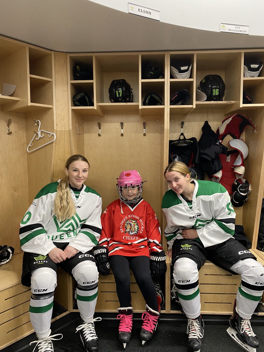 RDPQueensHockey's tweet photo. Thank you to our honorary captains Kylie and Peyton for coming out tonight. We hope you ladies had fun! #FutureQueens https://t.co/xOpoLuE2Rd