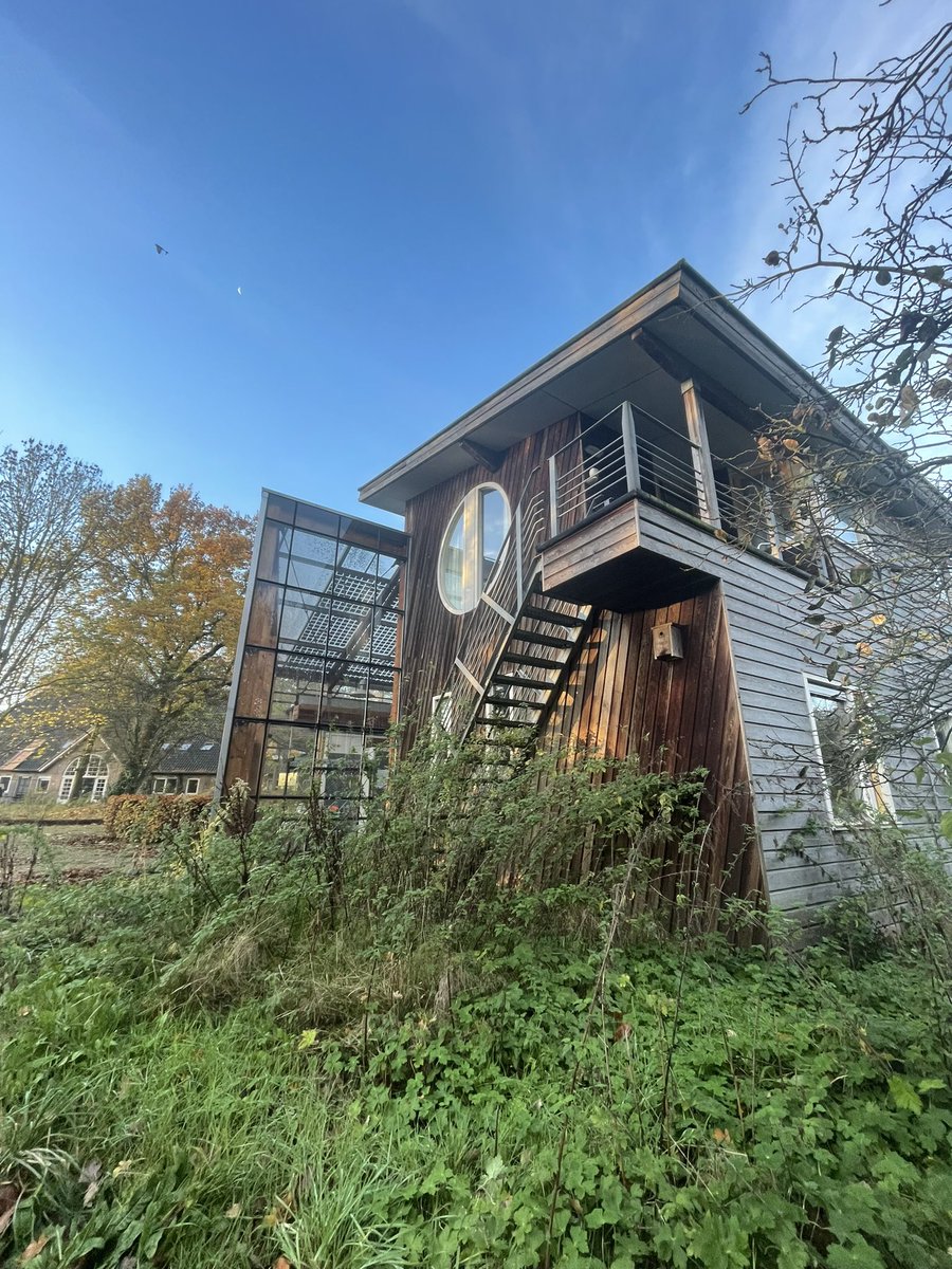 jetske_thielen's tweet image. ‘We staan op de schouders van onze voorouders.’ @dekleineaarde Bijzonder fijne plek om te leren en transformeren met deelnemers van @SpinwavesLab #ulab #biomimicry @herenboeren #plaatsdekleineaarde @gvdveer