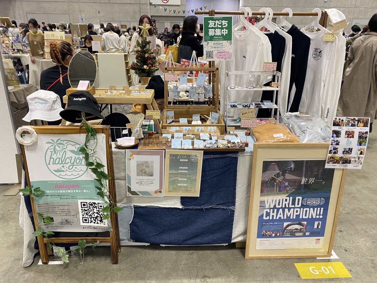 hinano_kishida's tweet photo. 関西から遠征でパシフィコ横浜の
ハンドメイドイベントに来てます🤩✨
オリジナルグッズを販売していますが、
全然売れへんやん〜🥲 ＃パシフィコ横浜  
#ヨコハマハンドメイドマルシェ秋 #横浜  
＃ハンドメイド https://t.co/1wiIXTrp9s