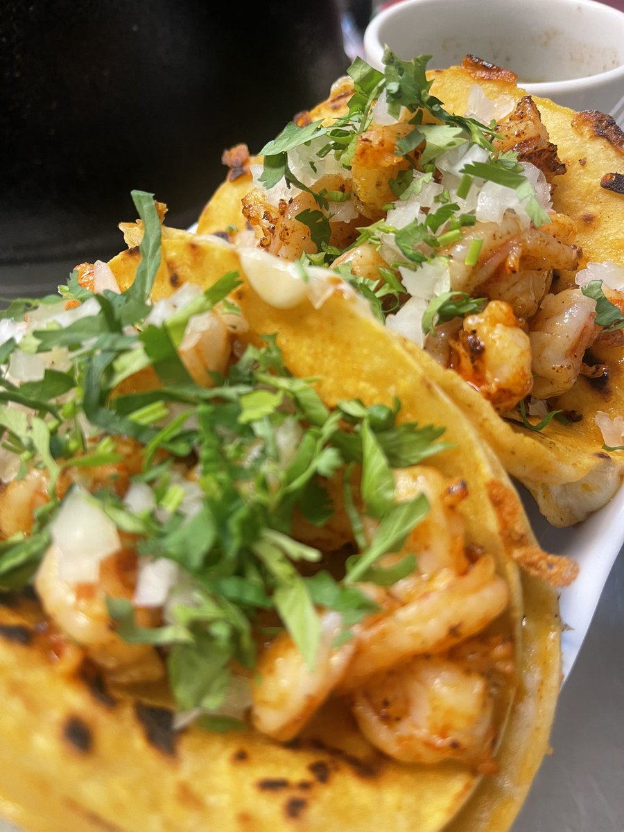 JaviC1222's tweet photo. These shrimp tacos will ruin you live 😂😂😂 https://t.co/wvpkImxITJ