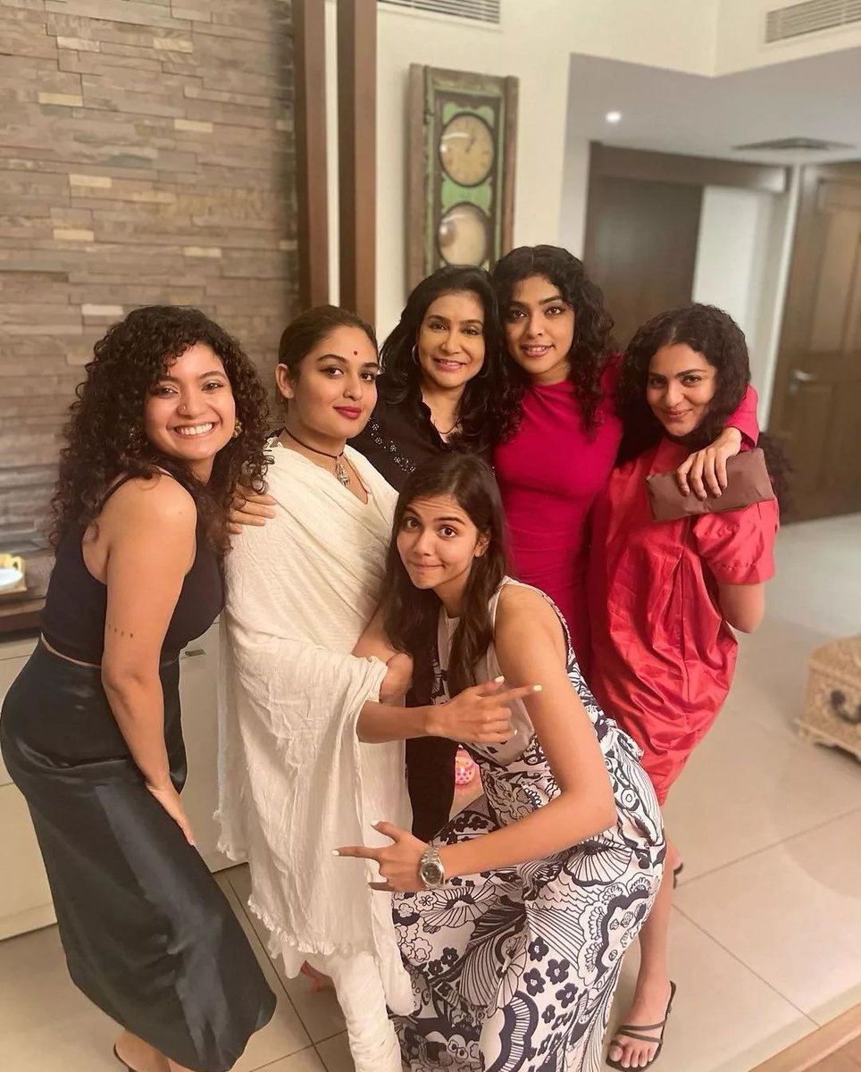 Recent clicks of #KeerthySuresh, #KalyaniPriyadarshan #Lissy #ParvathyThiruvothu, #AnnaBen #AditiBalan #PrayagaMartin #RimaKallingal #mollywood #Kollywood #BiggBossTamil6 #BiggBoss16 #TejRan #Varisu #Vaarasudu #WonderWomen #Thunivu #viral #Trending