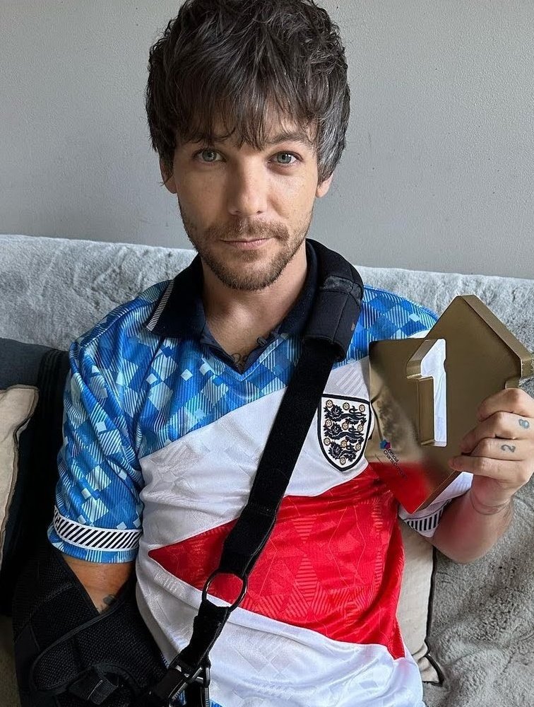 silver fox (@silverf0xlinson) on Twitter photo 