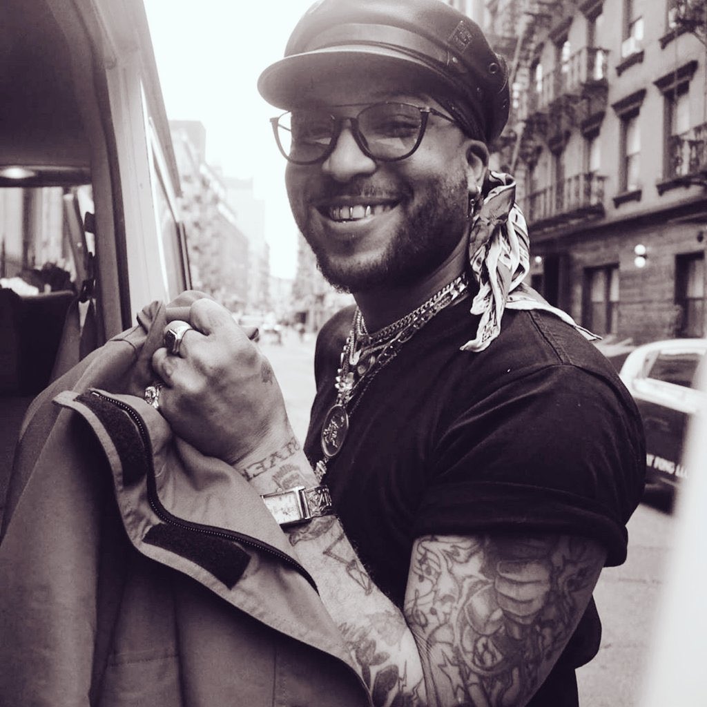 VictoriaRod757's tweet image. Sending a HUGE SHOUTOUT &amp;amp; FELIZ CUMPLEAÑOS🎂🦂🥃🎉🤩to Mi Hermano @RoJamesXIX Blessings on blessings Ronnie🙏🏽 🙏🏽Te amo mucho💖😇🥰🌹