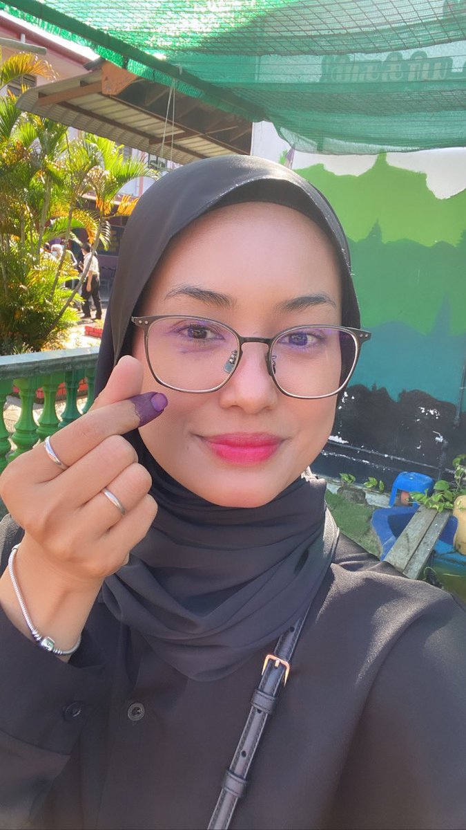 ekimieki's tweet photo. M done my part. Doesnโt matter who you vote for but if you donโt vote, you have no right to complain after this.
#GE15 #donevoting https://t.co/m4WLl3GA3C