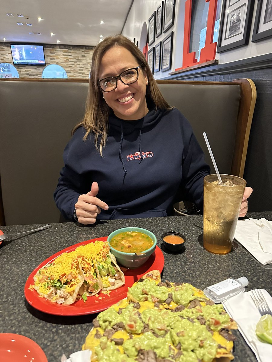 coco_fendi's tweet photo. Thanksgiving vacation has started ! #weekoff #nachotime #chitchattime @crvillarreal151 https://t.co/kYK5vs9Grf