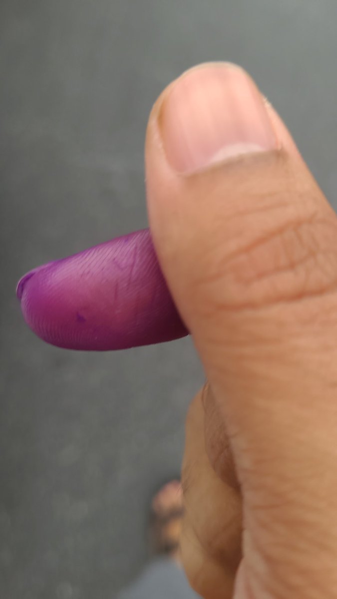 lokmang's tweet photo. Mama tengah solek, saya dah turun vote dah #wutoo #winkwinkwink https://t.co/FvoGnXbTnp