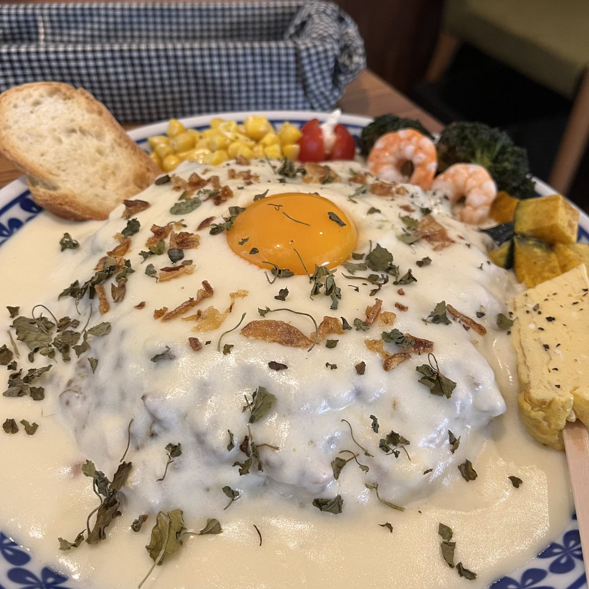 mogmogrume's tweet photo. 『スイーツきたがわ egg customize cafe』

スイーツ店で提供する絶品スパイシーカレー！
プリンやかき氷などもありますが、ランチはカレーが大人気✨

キーマカレーの上にはたっ���りホワイトソース
チーズも入っていてコクが最高でした😊
 
https://t.co/X6IzyekeOW ←お得になるよ！
#gogosapporo https://t.co/FOKObiXkZf