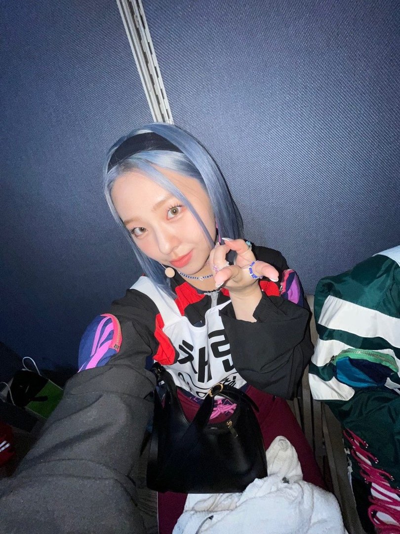 ICHILLINfk's tweet photo. Obviamente me tendrían toda bonita para asistir al #𝗧𝗫𝗧데뷔, esperando estos babies me vean en la #낮𝘄CROWN porque tuve la oportunidad de recibir el #𝟷𝟾𝟷𝟷𝟸𝟸𝚌𝚘𝚍𝚎, eso quiere decir que podré #노래하자𝐂𝐑𝐎𝐖𝐍.

𝚐ō𝑙d𝚎n 悪魔 ◯ ⃝*• 𝙴u𝑛–𝑦eon𝚐. https://t.co/S1UWmAHBx3