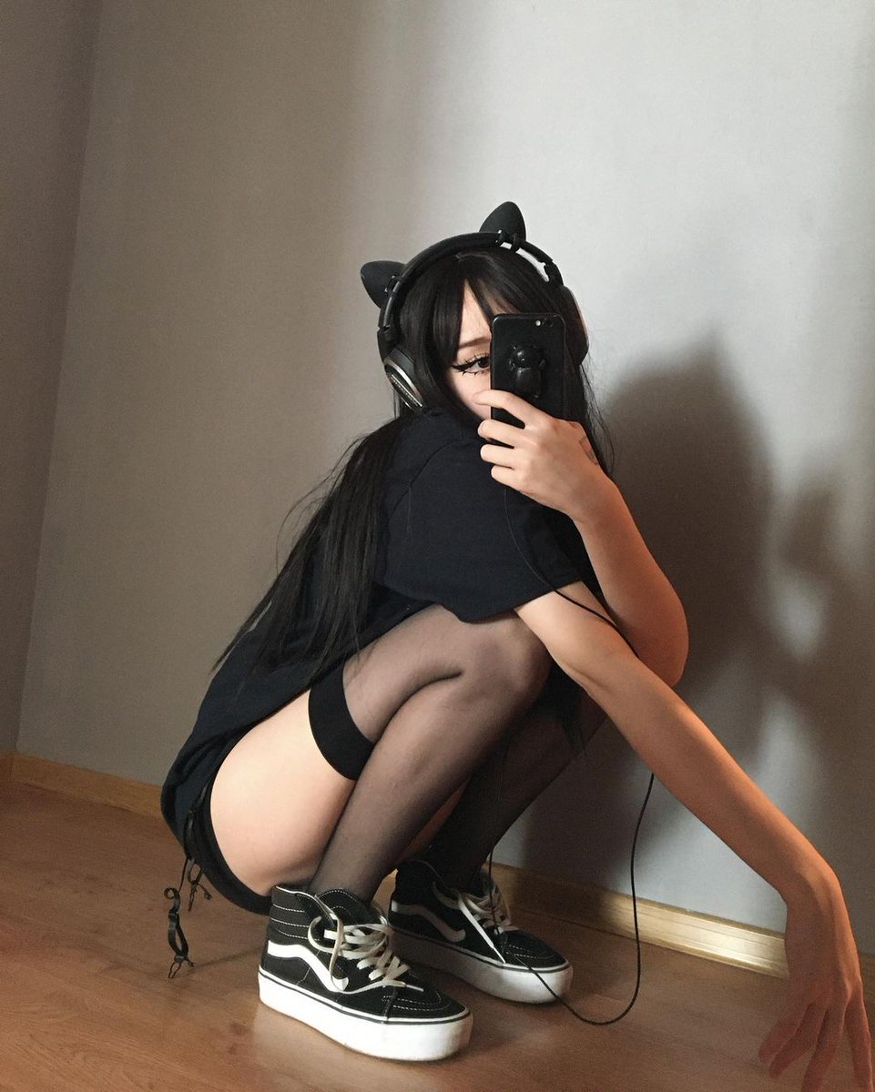 Cyberkiitty___'s tweet photo. do Iook cute? 
#cute #thighighs #blackhair #kitty https://t.co/w57TunJ7Js