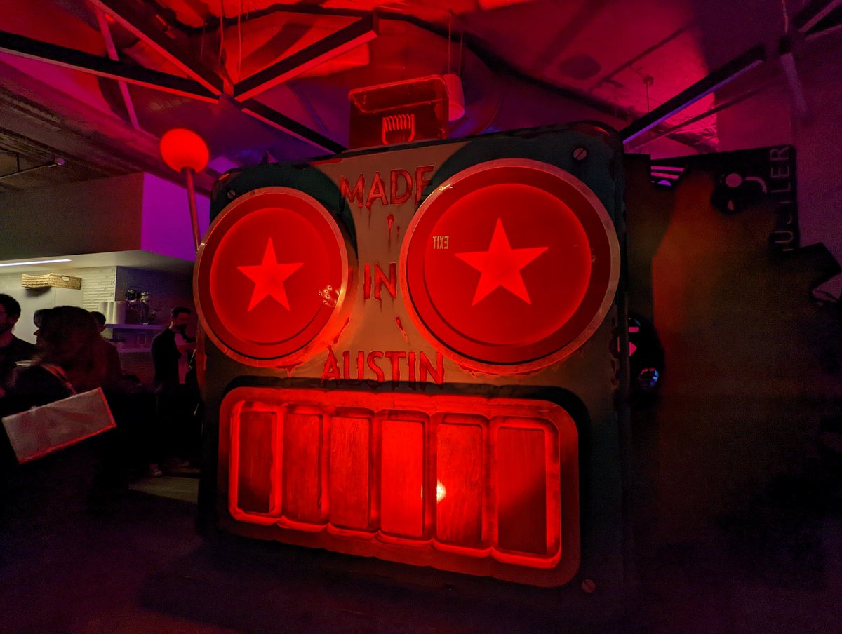 arnaudin's tweet image. Fun night at #ATXStartupWeek #atxstartupcrawl

This company Space Cowboy 🤠 is cleaning up space debris 🚀