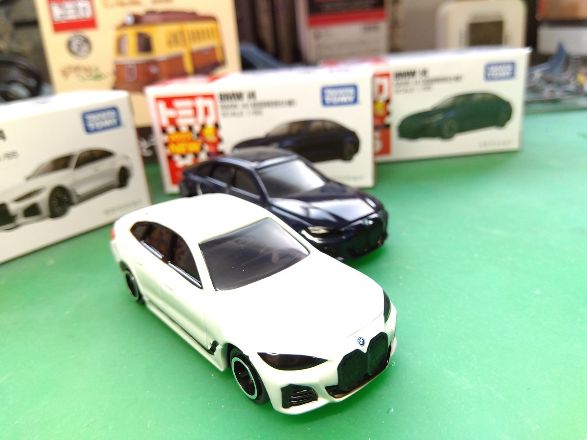 #一日イ一台
おっと忘れるとこだった😱
本日発売のベンベのi4ですね😻カッコイイ😻ベンベったら、紺色のイメージ😻
似合うなぁ😻ベンベて🤣刺さる人は…
