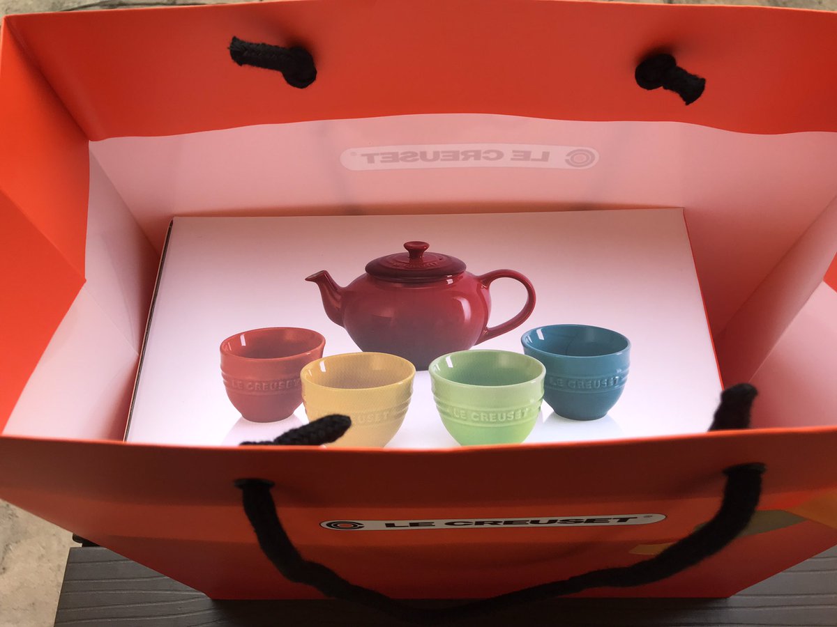 開業のお祝いのお返しにル・クルーゼのティーセットを購入しました。可愛いですよね😍
代表　森田洋