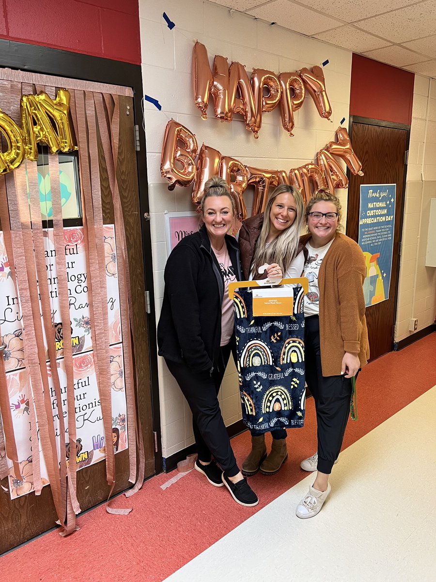 BrownElementary's tweet photo. Happy birthday to our beautiful DLC Mrs. Ramírez!#WeLoveTechnology #BrownBearStrong https://t.co/3NDPLjTZN0