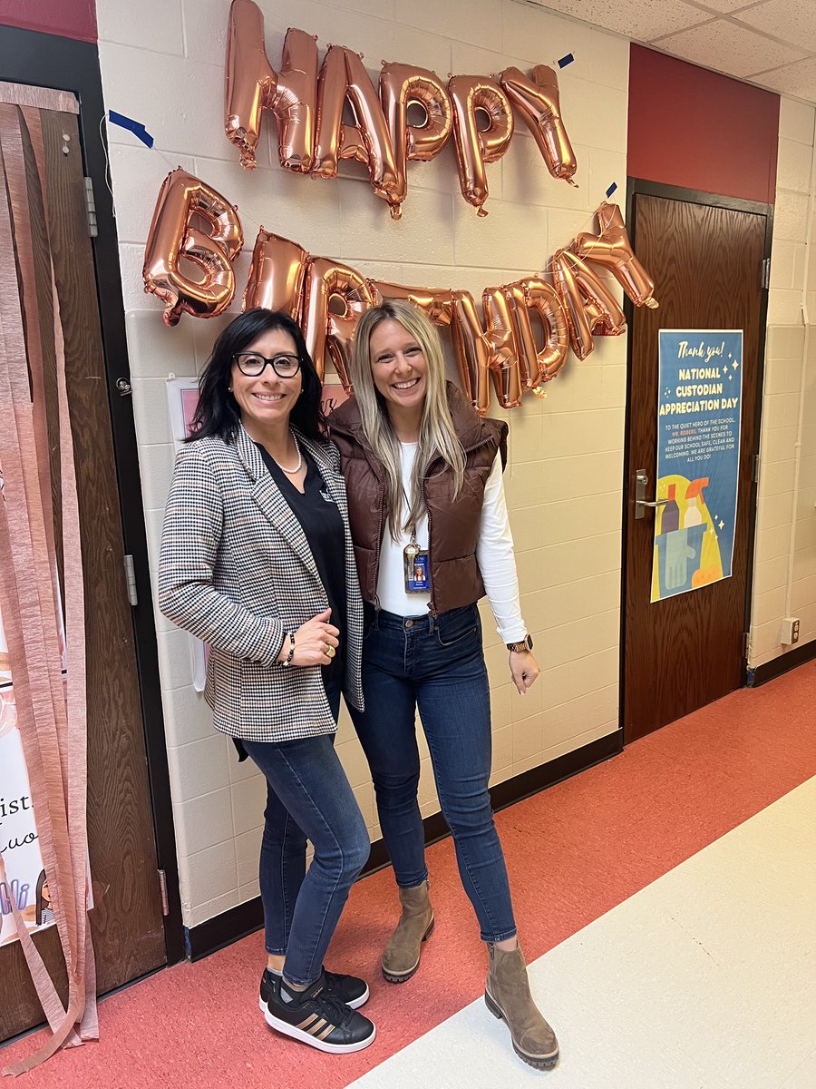 BrownElementary's tweet photo. Happy birthday to our beautiful DLC Mrs. Ramírez!#WeLoveTechnology #BrownBearStrong https://t.co/3NDPLjTZN0