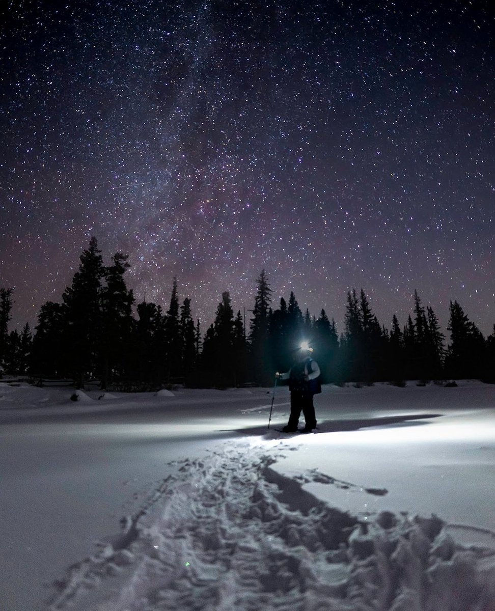 Two cheers for winter sports! 🥳 Find some amazing spots to snowshoe and cross-country ski and tips on how to make your backcountry adventure safe: bit.ly/3Gj22ak 📸: coloradoastrophotography